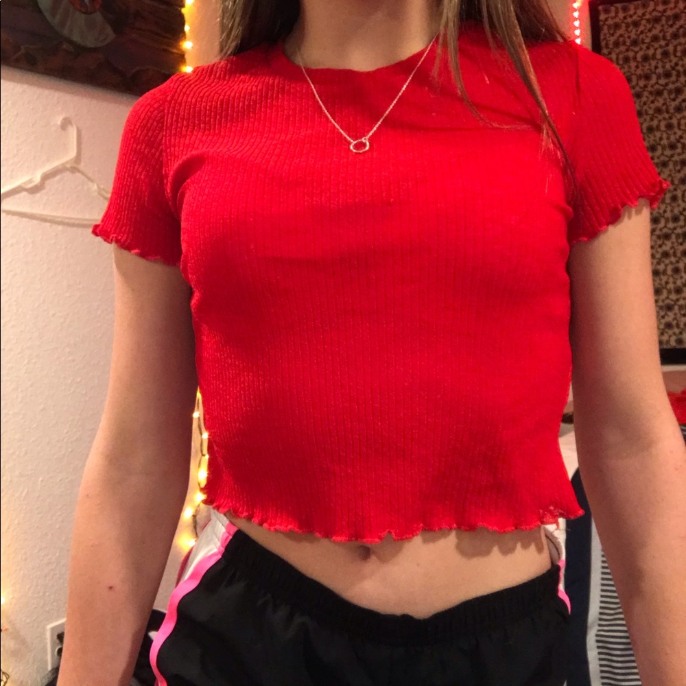Red mesh cropped tee